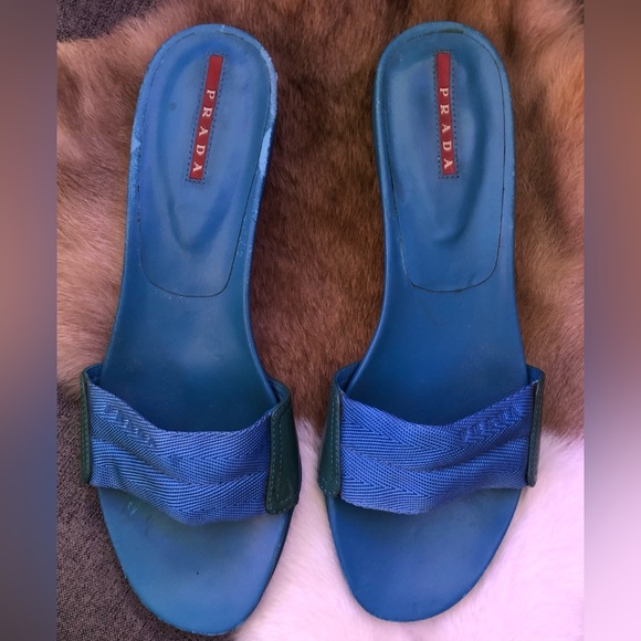 ⭐️ Rare Y2K Blue Prada Seatbelt Strap Spell Out Sandals size 8 - Picture 2 of 8